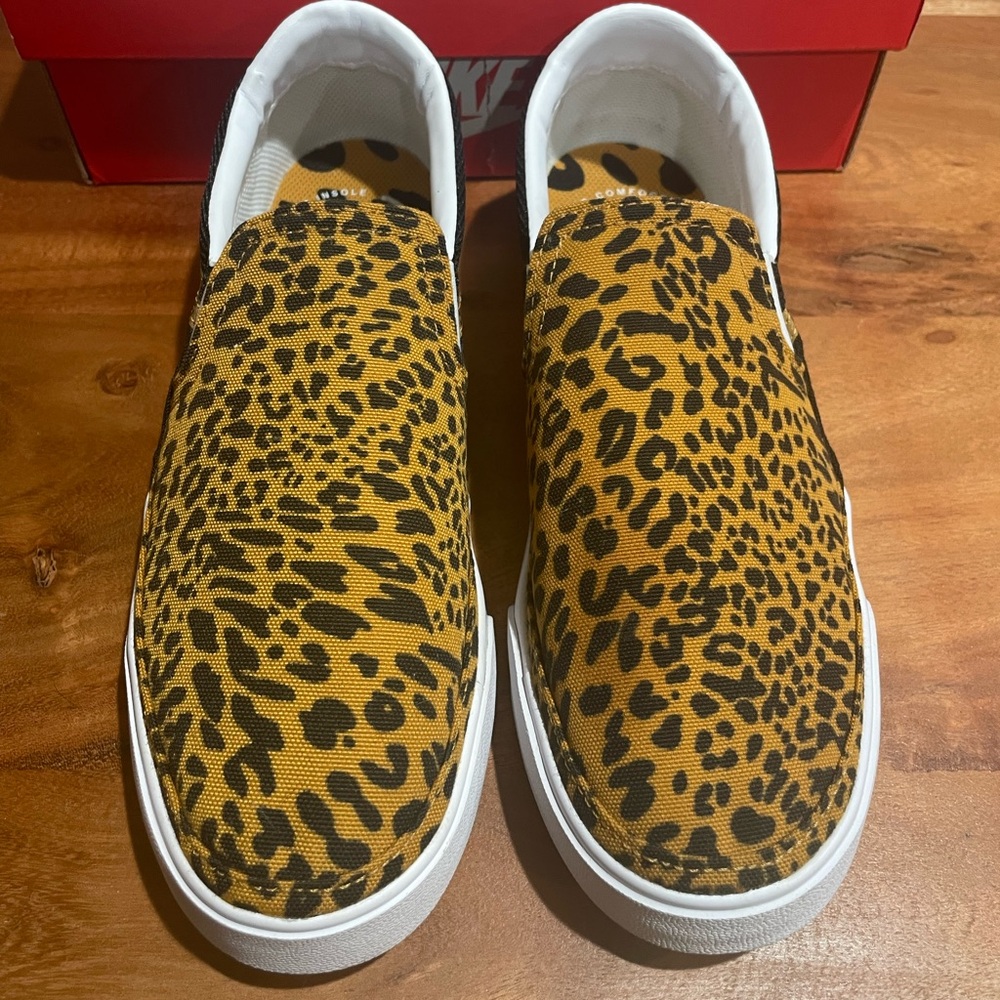 Nike Women’s Court Legacy Slip on Sneakers. Leopard. Size 9